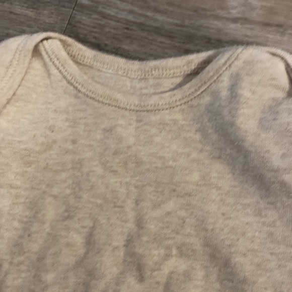 ♦️5 for $15♦️ 0-3 month khaki apricot colored long sleeve bodysuit onesie - Picture 2 of 4